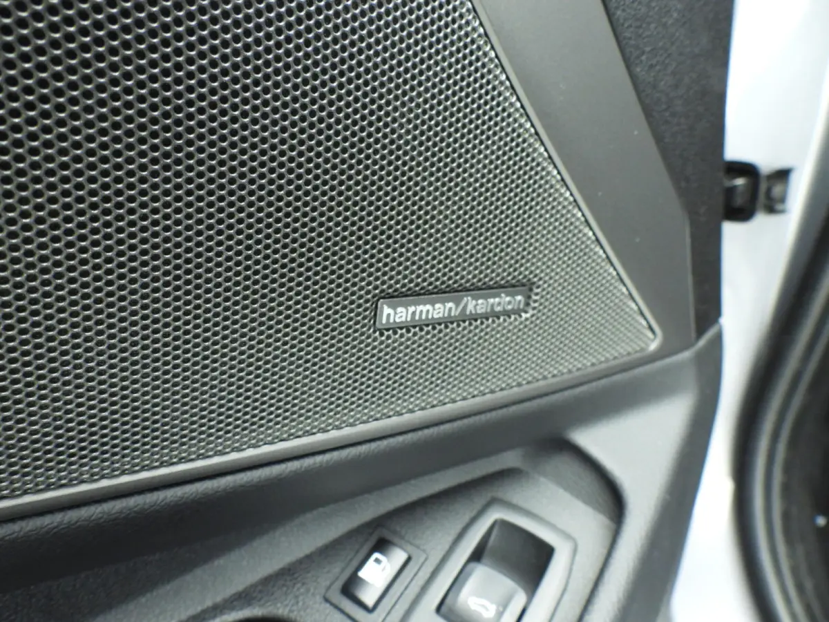 320e | M-Sportpakket | LED | Leder | Navigatie | Schuifdak | SOH 93% | Sportstoelen | Stoelverwarming | DAB | Harman-kardon sound | Alu 19 inch