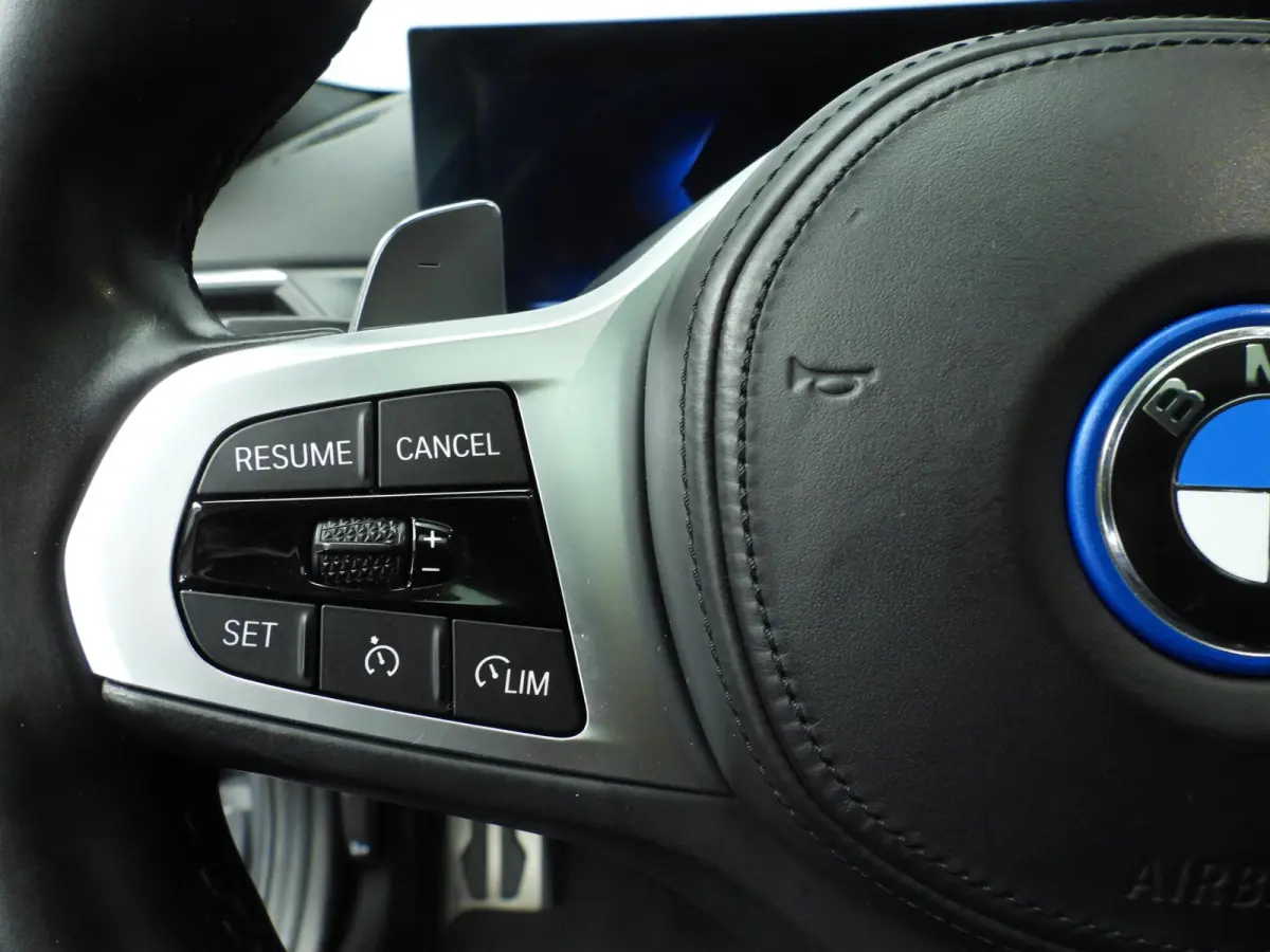 320e | M-Sportpakket | LED | Leder | Navigatie | Schuifdak | SOH 93% | Sportstoelen | Stoelverwarming | DAB | Harman-kardon sound | Alu 19 inch