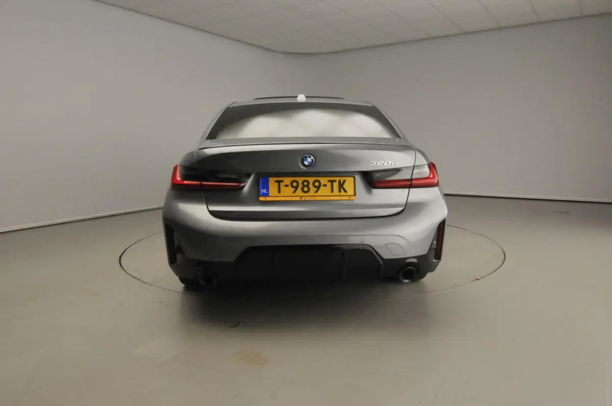 320e | M-Sportpakket | LED | Leder | Navigatie | Schuifdak | SOH 93% | Sportstoelen | Stoelverwarming | DAB | Harman-kardon sound | Alu 19 inch