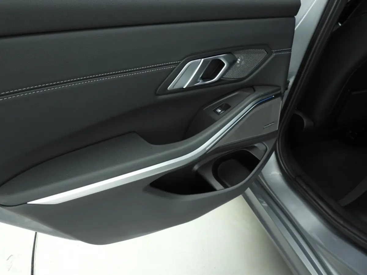 320e | M-Sportpakket | LED | Leder | Navigatie | Schuifdak | SOH 93% | Sportstoelen | Stoelverwarming | DAB | Harman-kardon sound | Alu 19 inch