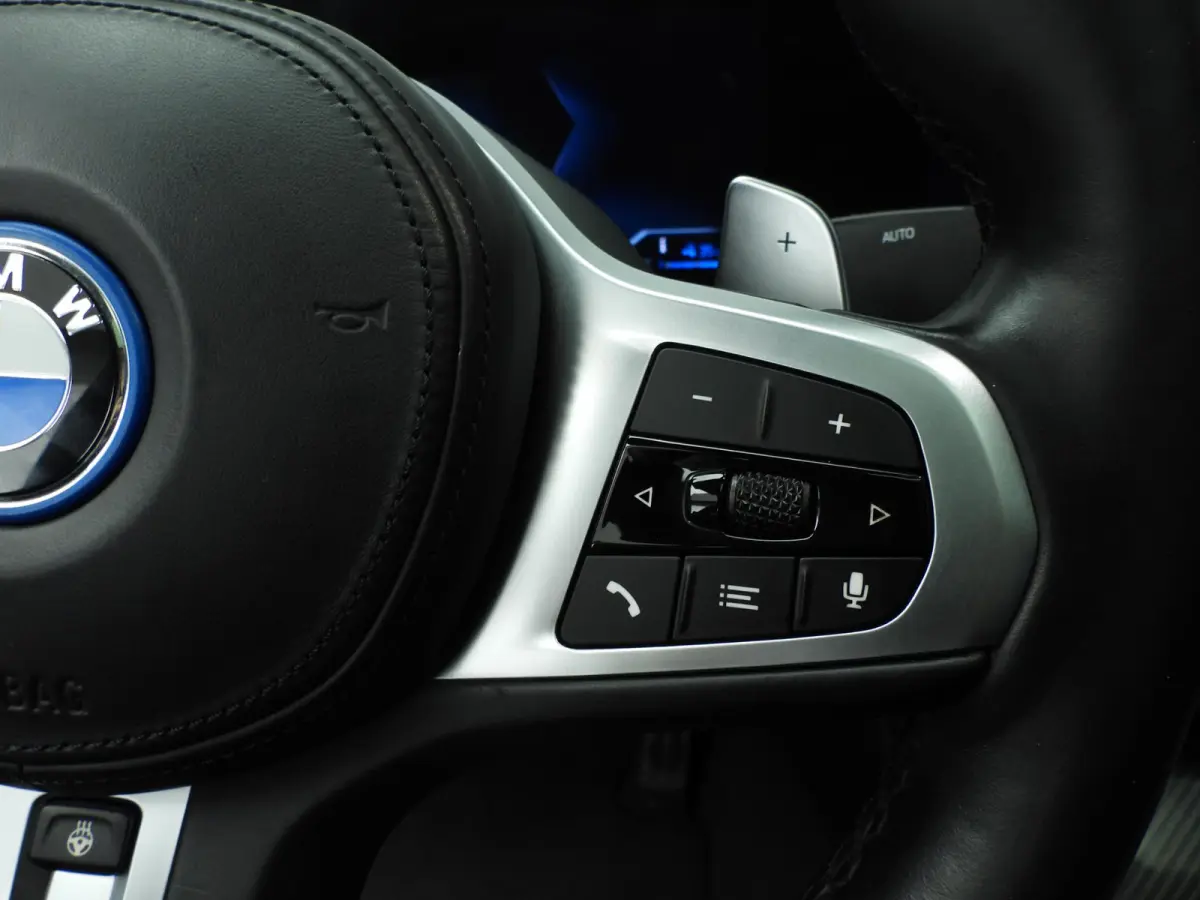 320e | M-Sportpakket | LED | Leder | Navigatie | Schuifdak | SOH 93% | Sportstoelen | Stoelverwarming | DAB | Harman-kardon sound | Alu 19 inch