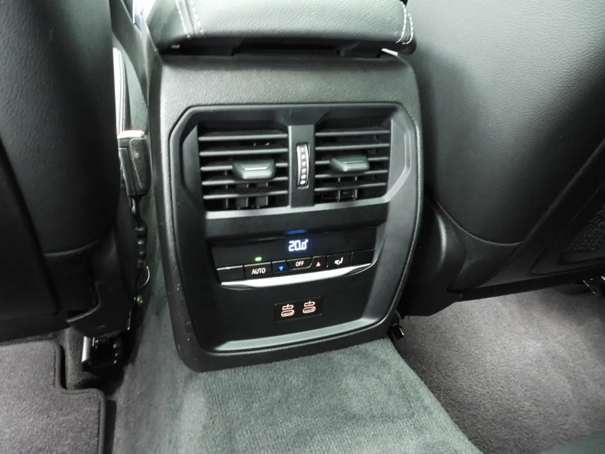 320e | M-Sportpakket | LED | Leder | Navigatie | Schuifdak | SOH 93% | Sportstoelen | Stoelverwarming | DAB | Harman-kardon sound | Alu 19 inch