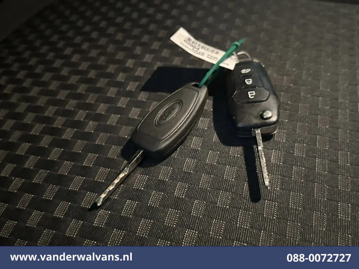 1.5 TDCI 120pk L2H1 Euro6 Airco | Camera | Navigatie | Android Auto | Stoelverwarming | Verwarmde Voorruit Parkeersensoren, 1500kg trekvermogen