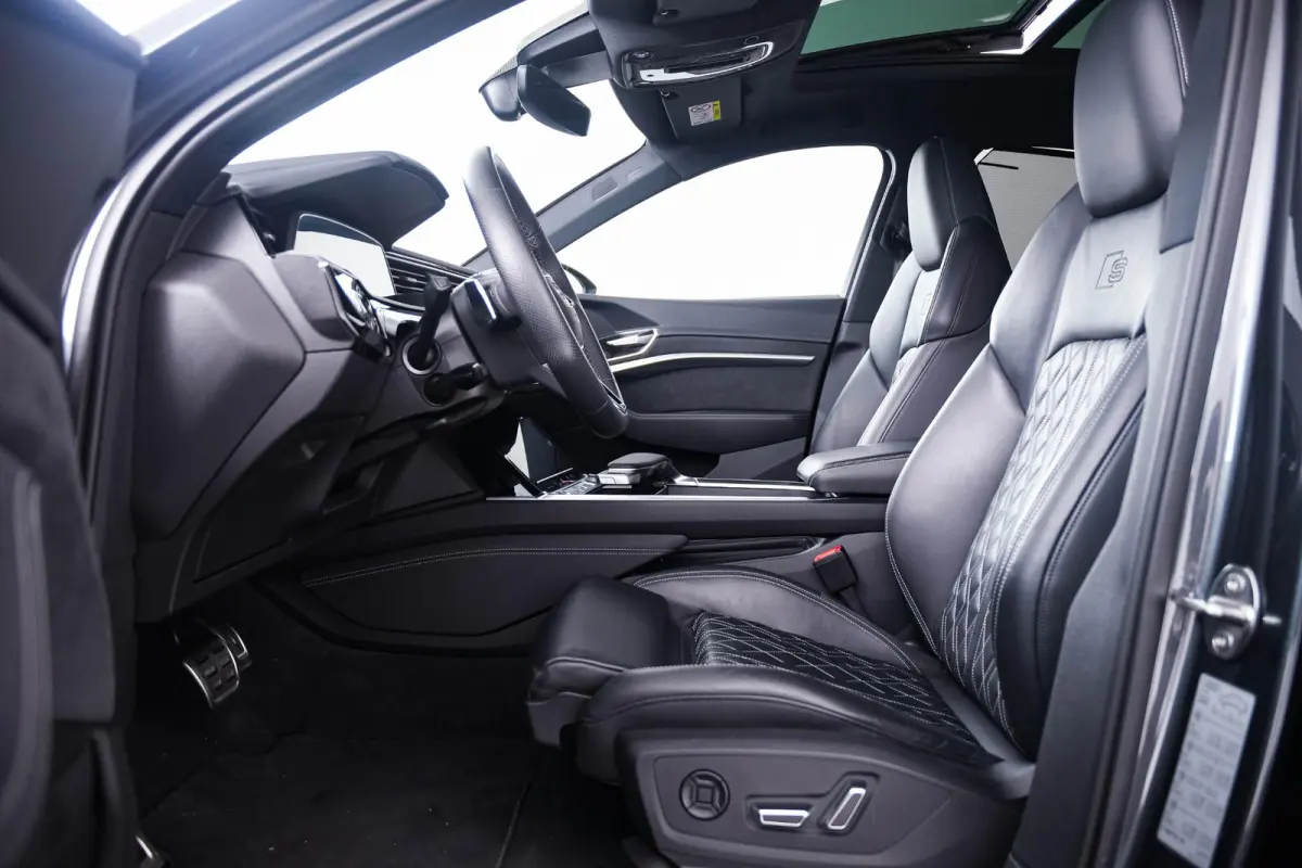 55 quattro S Edition 115 kWh Panoramadak - Adaptieve Cruise Control - S Sportstoelen - Uitgebreide interieurvoorverwarming - B&O - Parkeerassistent - 2e laadpunt -
