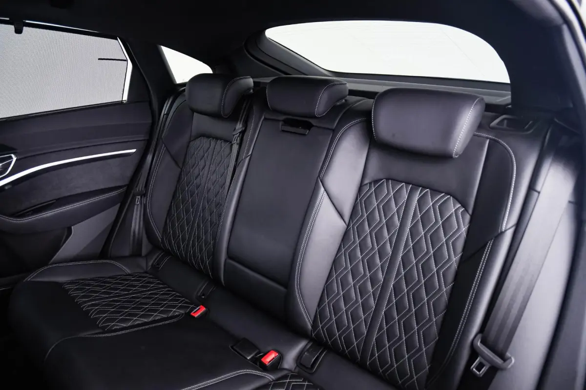 55 quattro S Edition 115 kWh Panoramadak - Adaptieve Cruise Control - S Sportstoelen - Uitgebreide interieurvoorverwarming - B&O - Parkeerassistent - 2e laadpunt -
