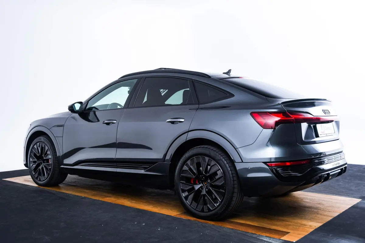 55 quattro S Edition 115 kWh Panoramadak - Adaptieve Cruise Control - S Sportstoelen - Uitgebreide interieurvoorverwarming - B&O - Parkeerassistent - 2e laadpunt -