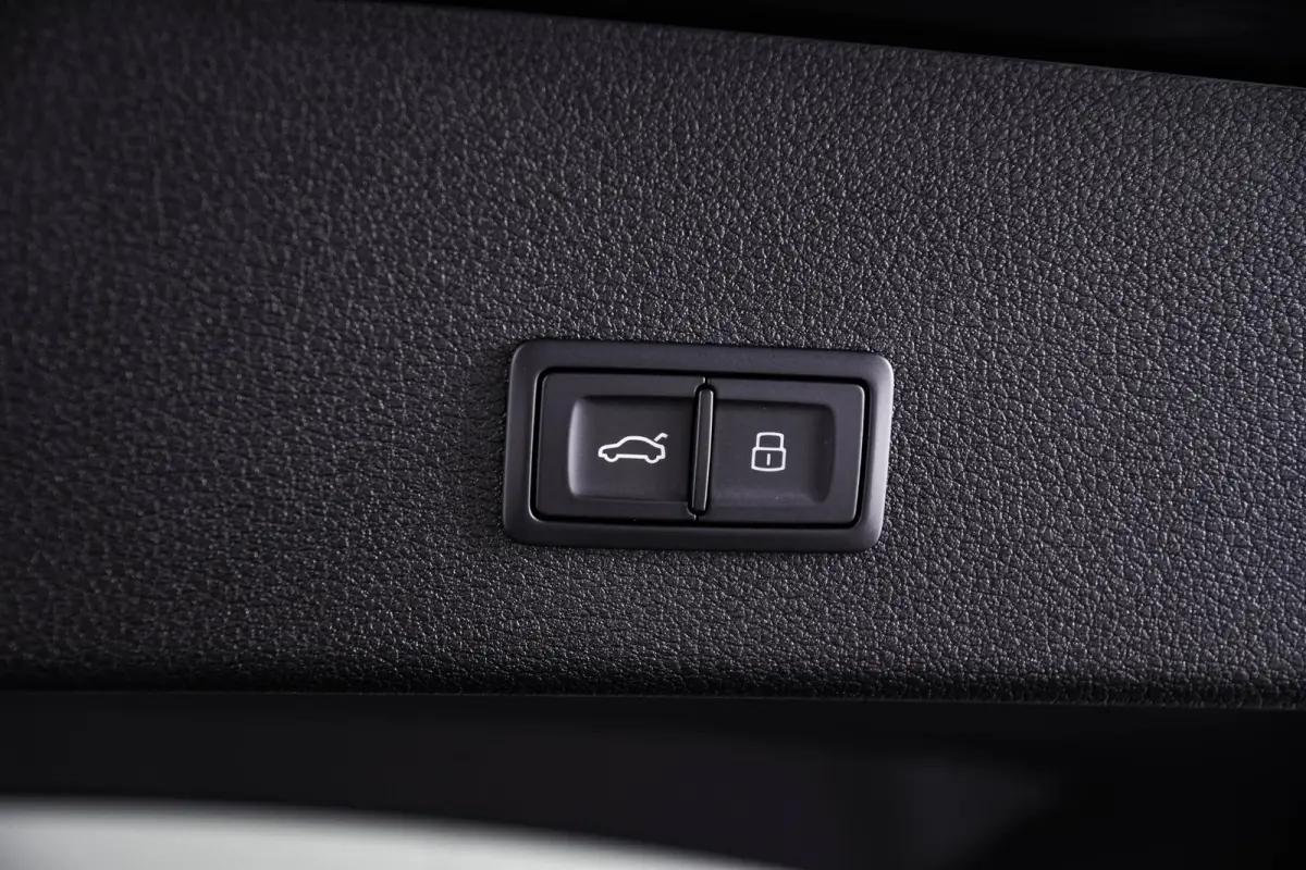 55 quattro S Edition 115 kWh Panoramadak - Adaptieve Cruise Control - S Sportstoelen - Uitgebreide interieurvoorverwarming - B&O - Parkeerassistent - 2e laadpunt -
