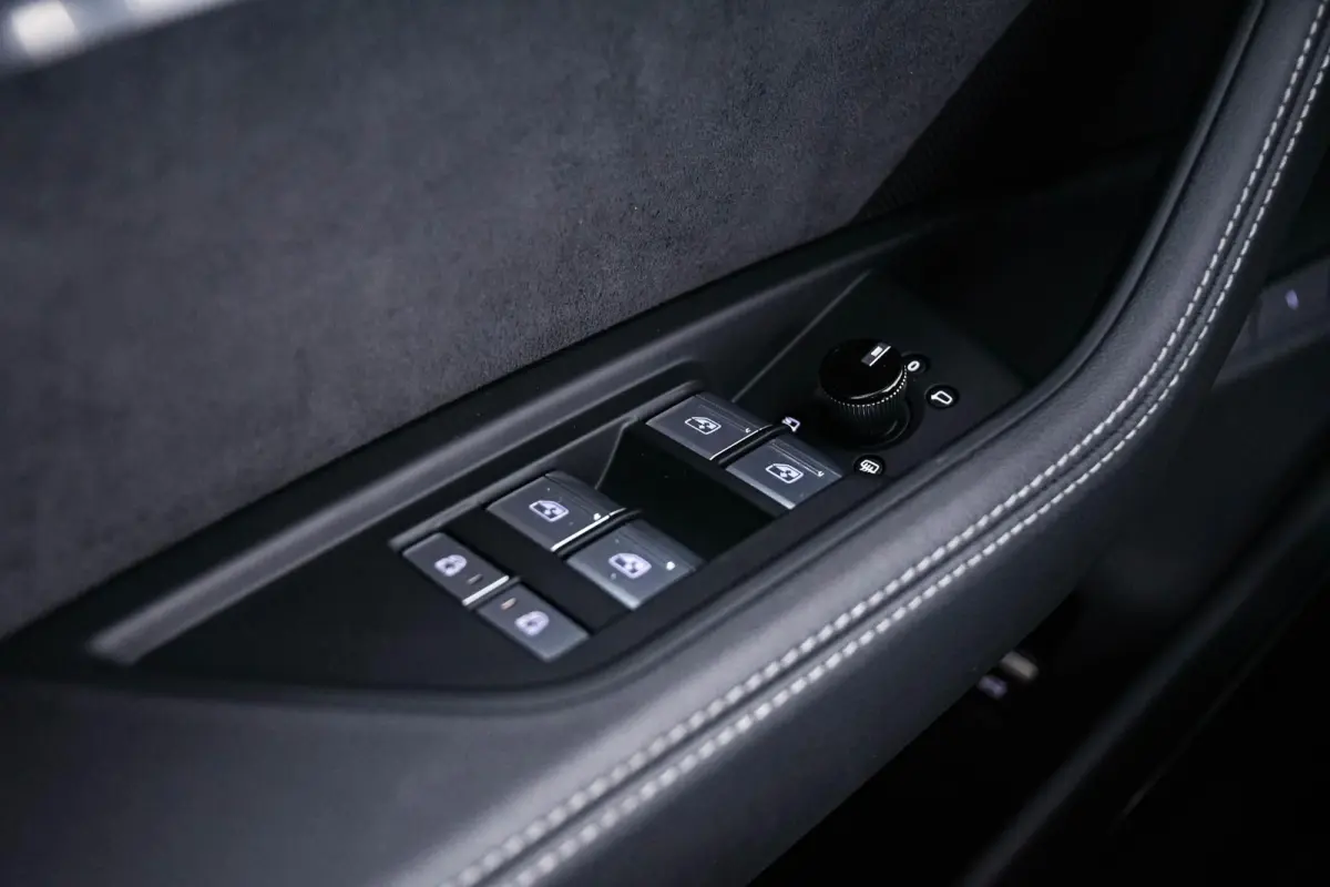 55 quattro S Edition 115 kWh Panoramadak - Adaptieve Cruise Control - S Sportstoelen - Uitgebreide interieurvoorverwarming - B&O - Parkeerassistent - 2e laadpunt -