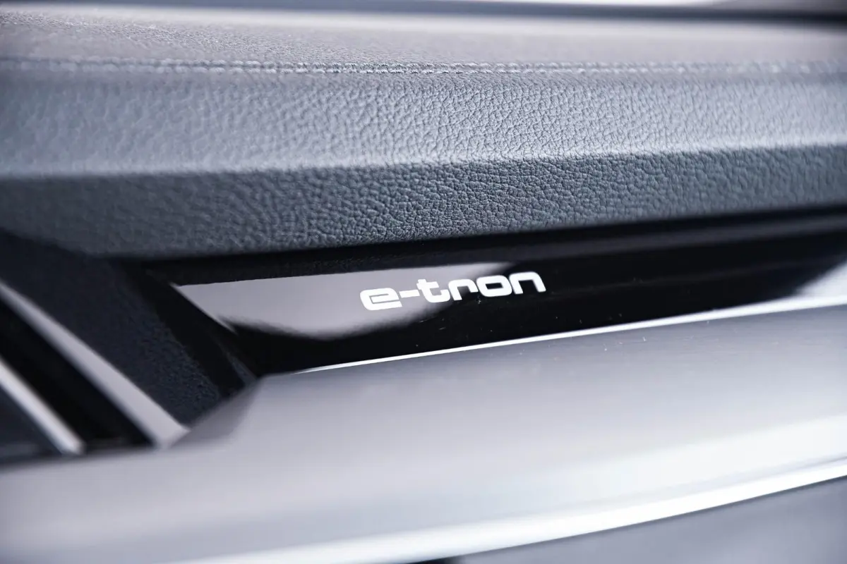 55 quattro S Edition 115 kWh Panoramadak - Adaptieve Cruise Control - S Sportstoelen - Uitgebreide interieurvoorverwarming - B&O - Parkeerassistent - 2e laadpunt -