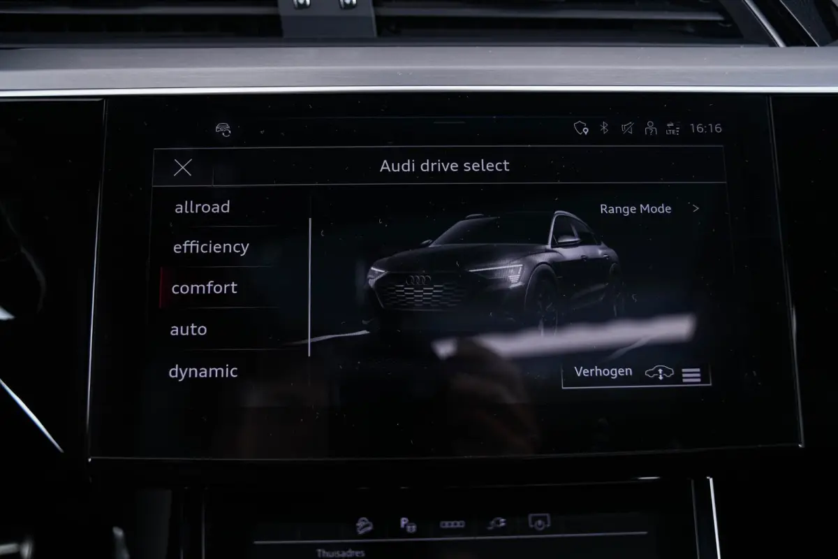 55 quattro S Edition 115 kWh Panoramadak - Adaptieve Cruise Control - S Sportstoelen - Uitgebreide interieurvoorverwarming - B&O - Parkeerassistent - 2e laadpunt -