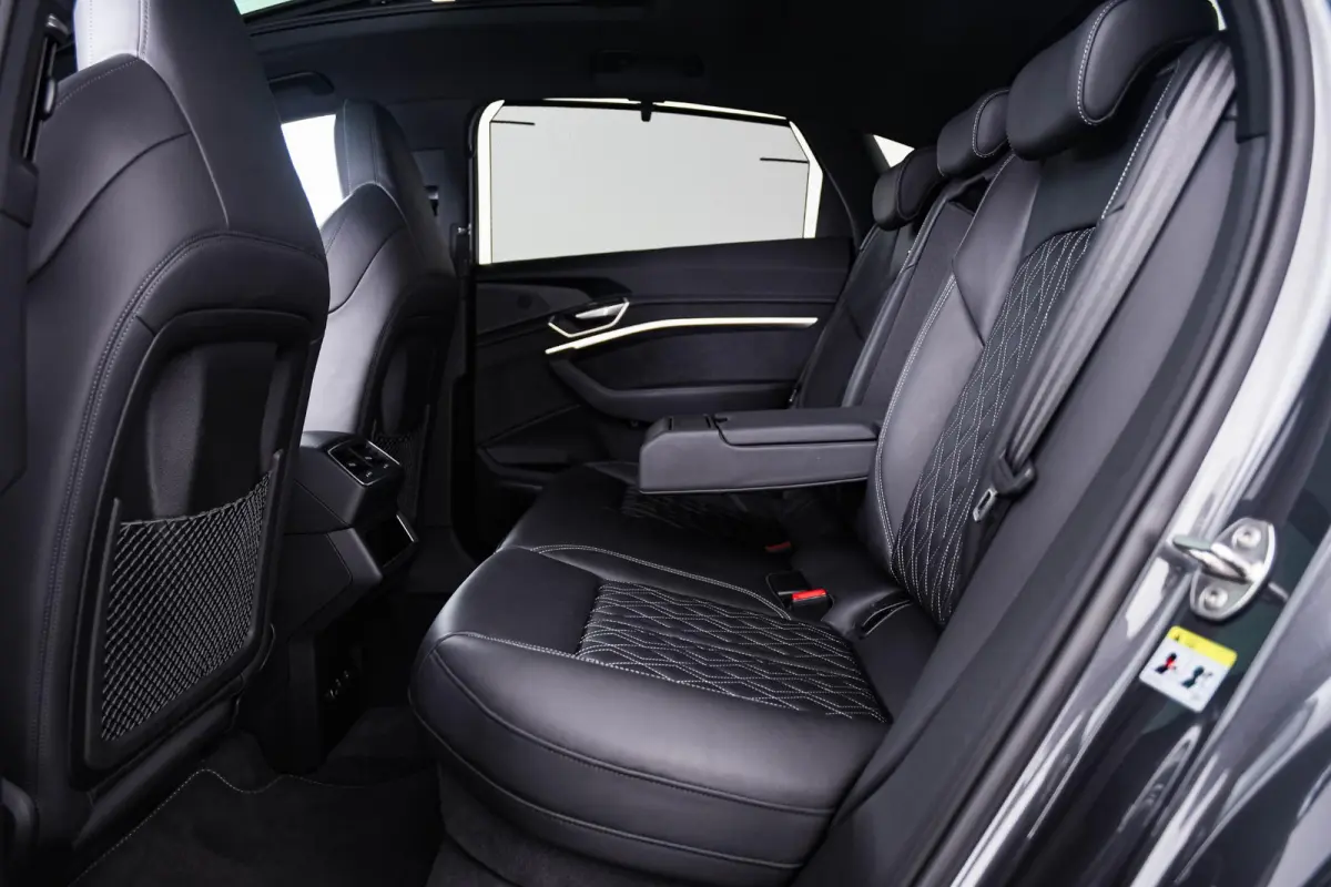 55 quattro S Edition 115 kWh Panoramadak - Adaptieve Cruise Control - S Sportstoelen - Uitgebreide interieurvoorverwarming - B&O - Parkeerassistent - 2e laadpunt -