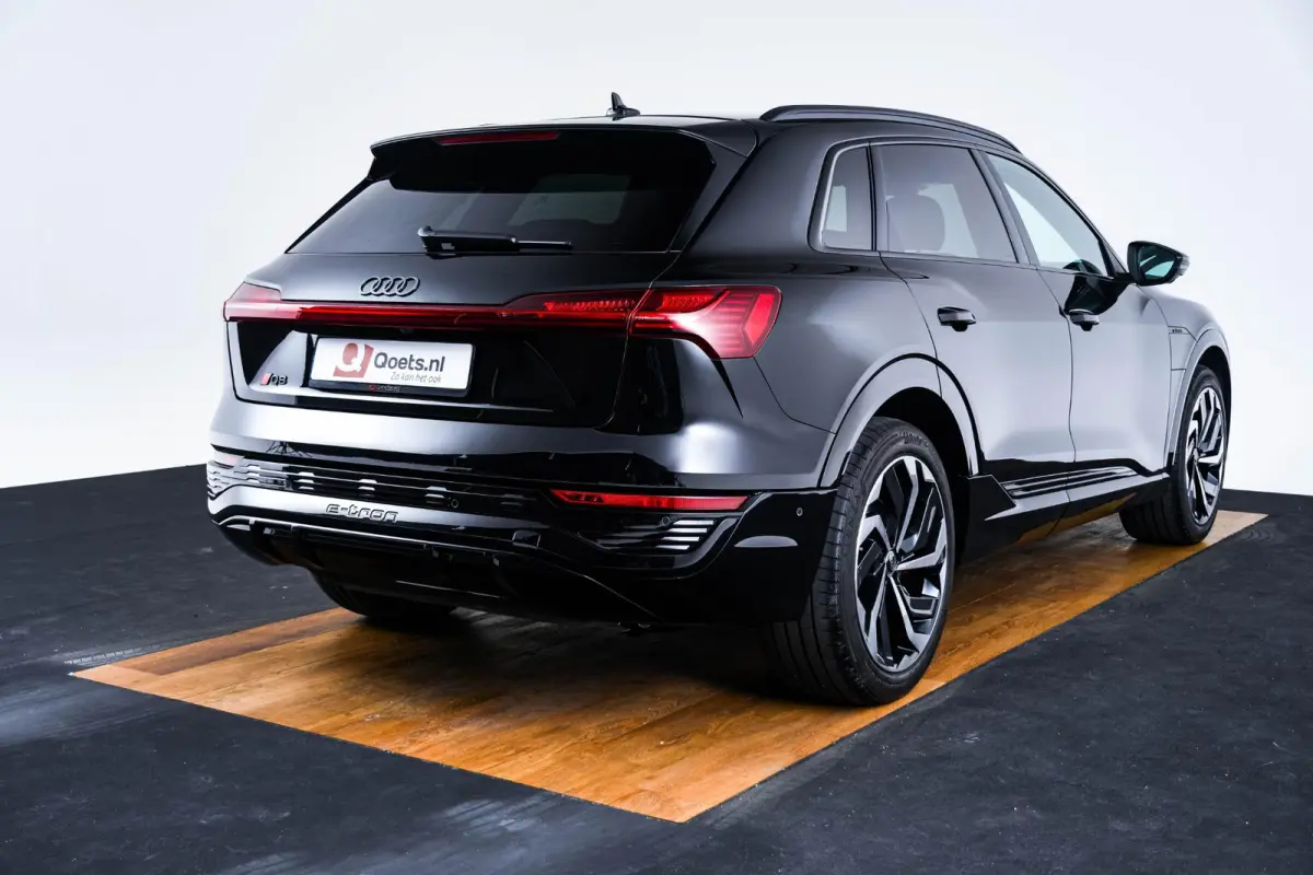 55 quattro S Edition 115 kWh Trekhaak - Panoramadak - Adaptieve Cruise Control - Head up - Stoelverwarming voor/achter - LED koplampen - Uitgebreide interieurvoorverwarming -