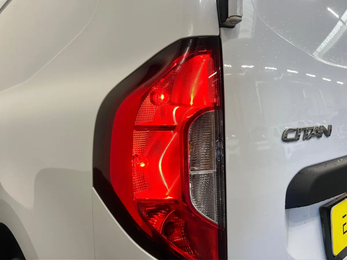 110 CDI L1 Pro Camera Stoelverwarming Lichtmetalen Velgen Parkeersensoren Apple CarPlay Trekhaak