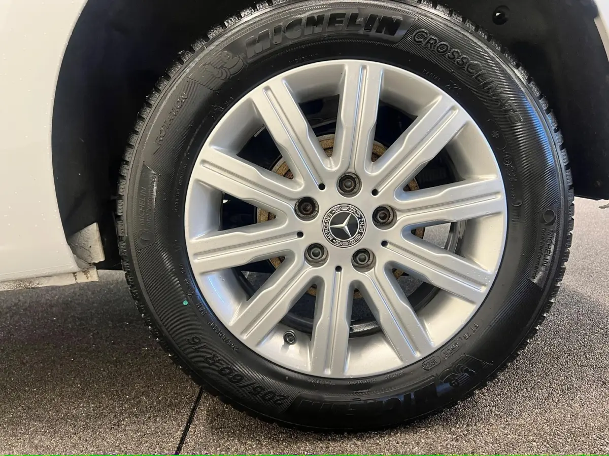 110 CDI L1 Pro Camera Stoelverwarming Lichtmetalen Velgen Parkeersensoren Apple CarPlay Trekhaak