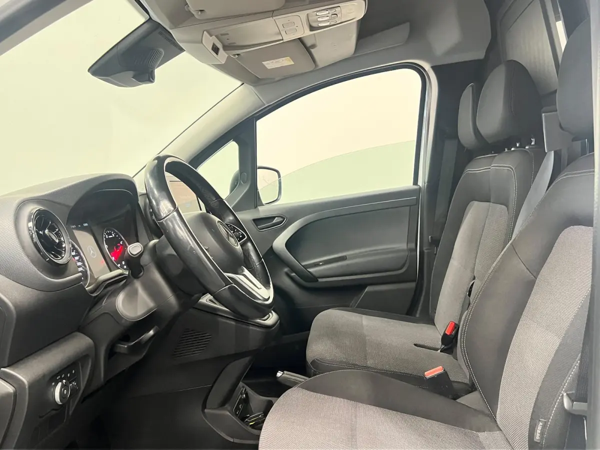 110 CDI L1 Pro Camera Stoelverwarming Lichtmetalen Velgen Parkeersensoren Apple CarPlay Trekhaak