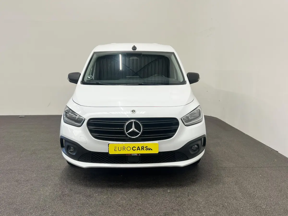 110 CDI L1 Pro Camera Stoelverwarming Lichtmetalen Velgen Parkeersensoren Apple CarPlay Trekhaak
