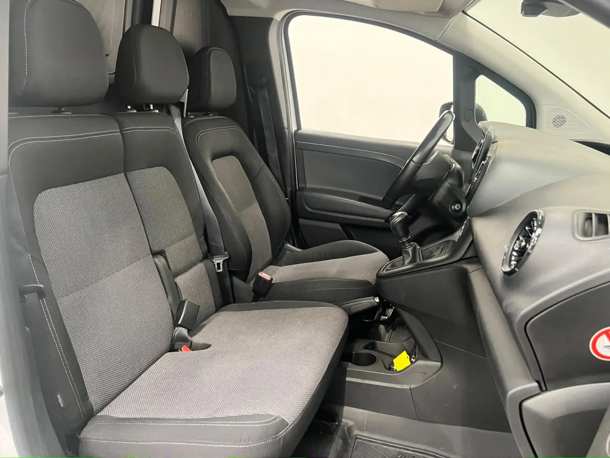 110 CDI L1 Pro Camera Stoelverwarming Lichtmetalen Velgen Parkeersensoren Apple CarPlay Trekhaak