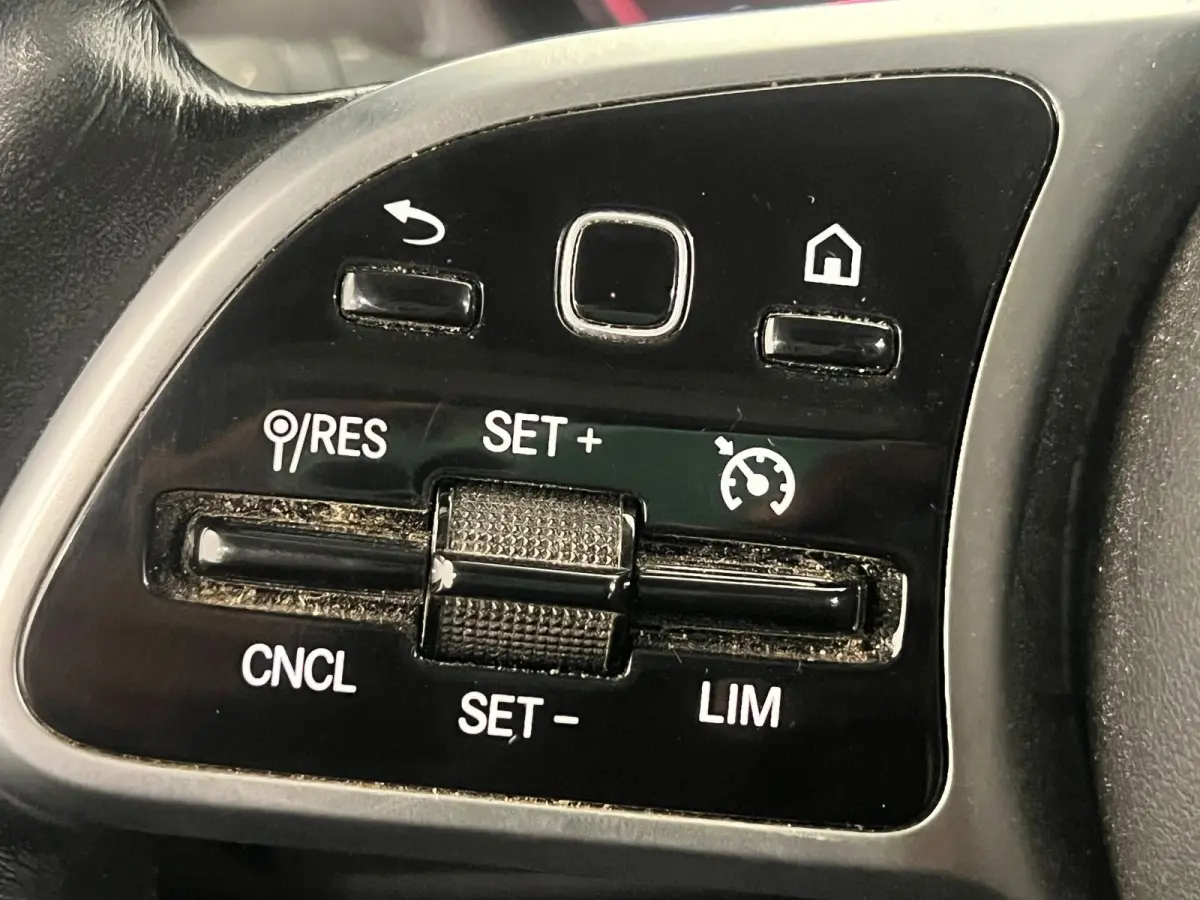 110 CDI L1 Pro Camera Stoelverwarming Lichtmetalen Velgen Parkeersensoren Apple CarPlay Trekhaak