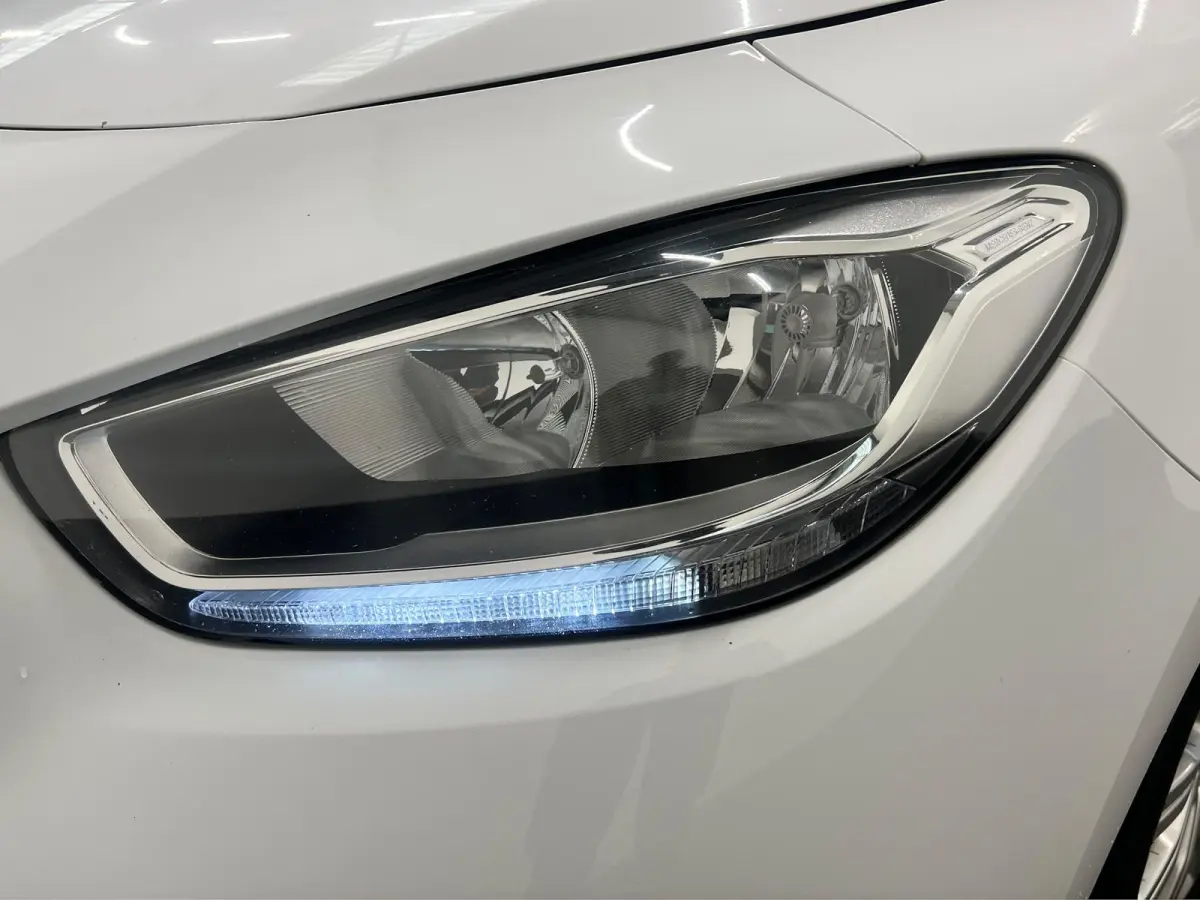 110 CDI L1 Pro Camera Stoelverwarming Lichtmetalen Velgen Parkeersensoren Apple CarPlay Trekhaak