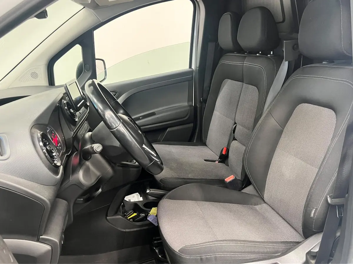 110 CDI L1 Pro Camera Stoelverwarming Lichtmetalen Velgen Parkeersensoren Apple CarPlay Trekhaak