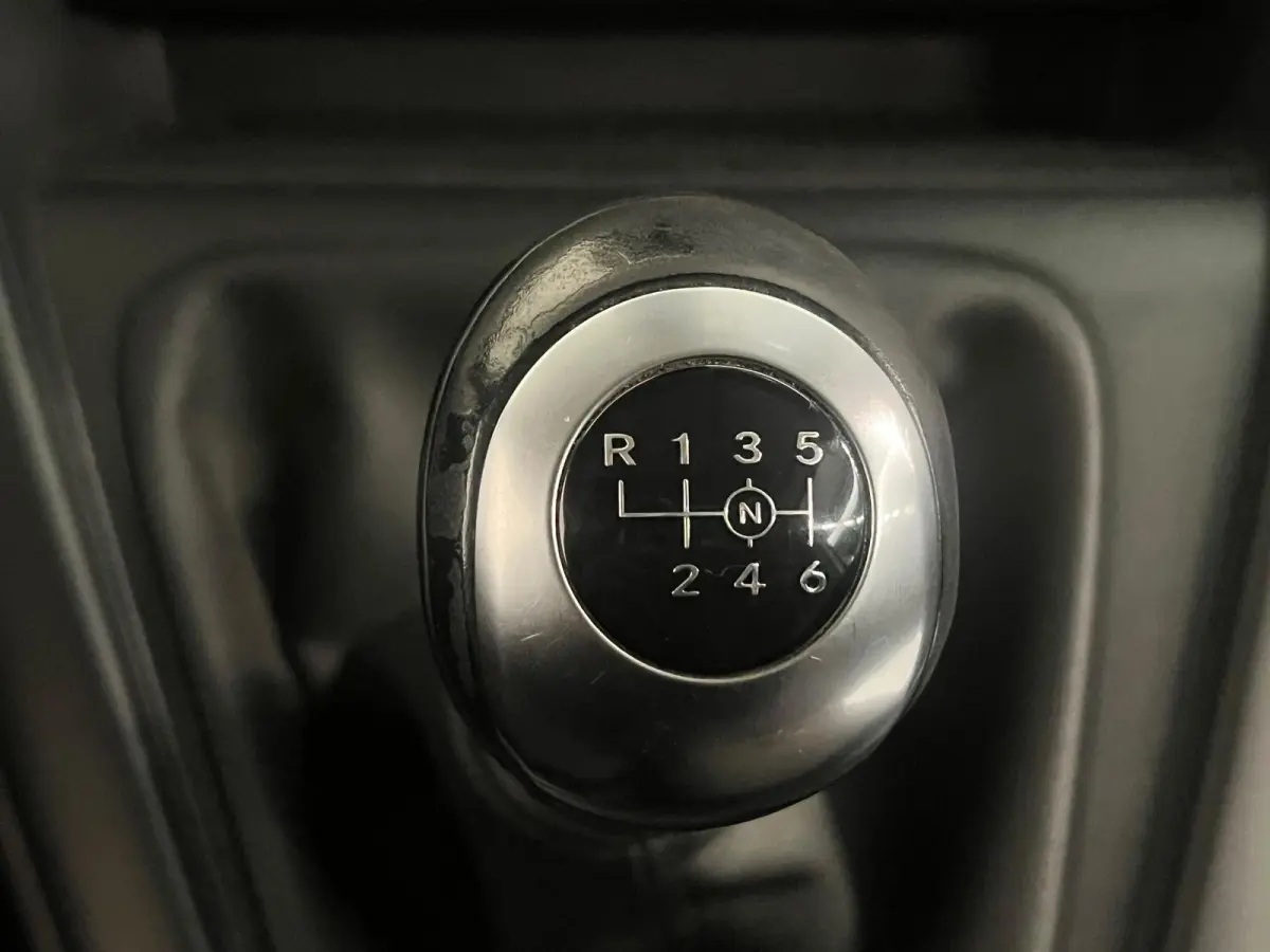110 CDI L1 Pro Camera Stoelverwarming Lichtmetalen Velgen Parkeersensoren Apple CarPlay Trekhaak