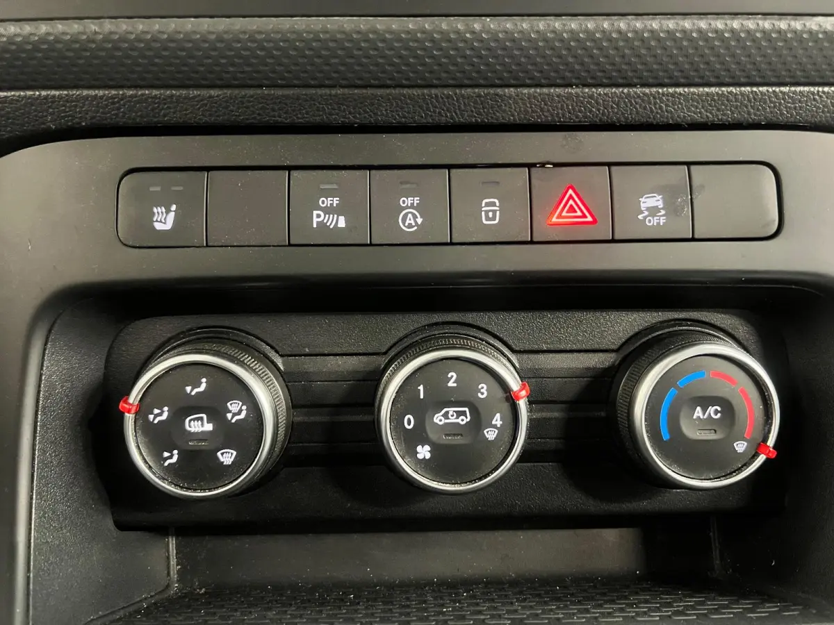 110 CDI L1 Pro Camera Stoelverwarming Lichtmetalen Velgen Parkeersensoren Apple CarPlay Trekhaak