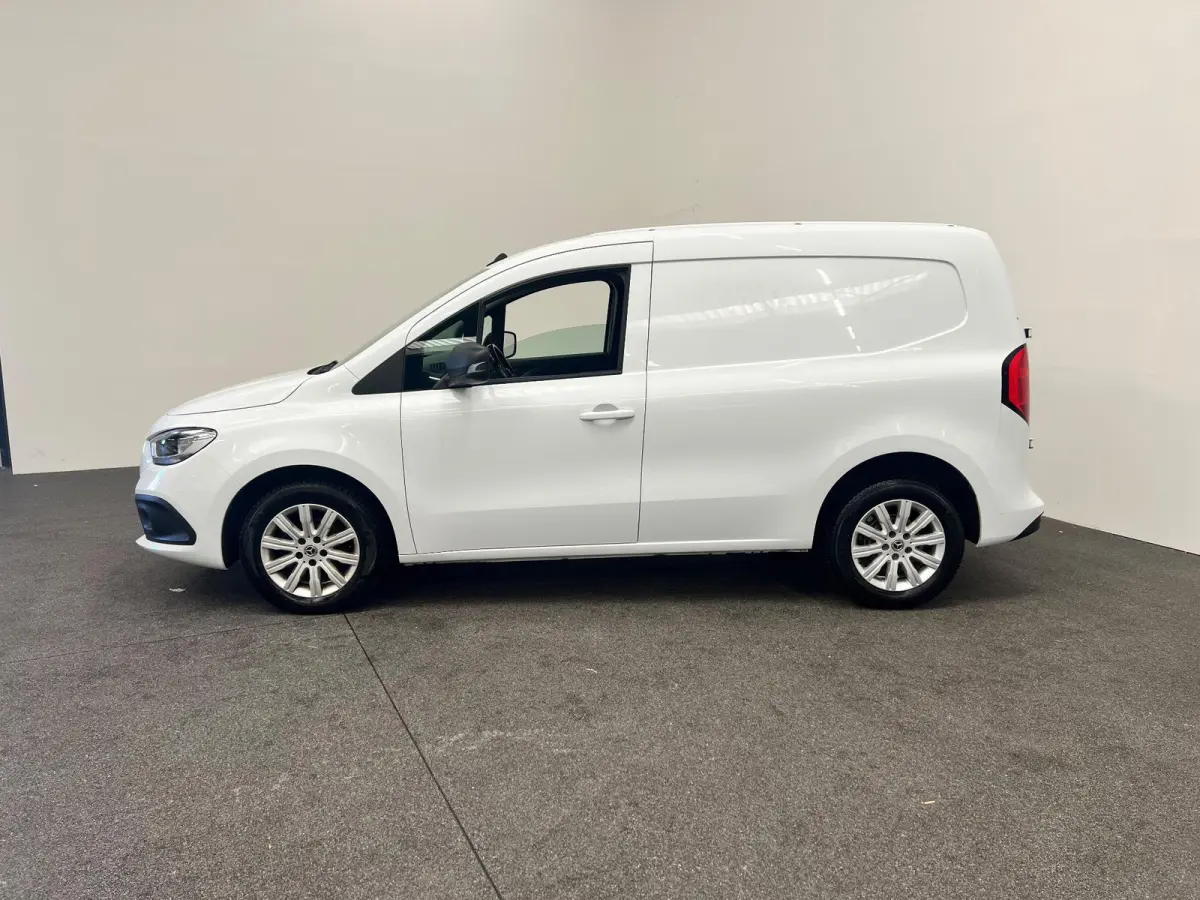 110 CDI L1 Pro Camera Stoelverwarming Lichtmetalen Velgen Parkeersensoren Apple CarPlay Trekhaak