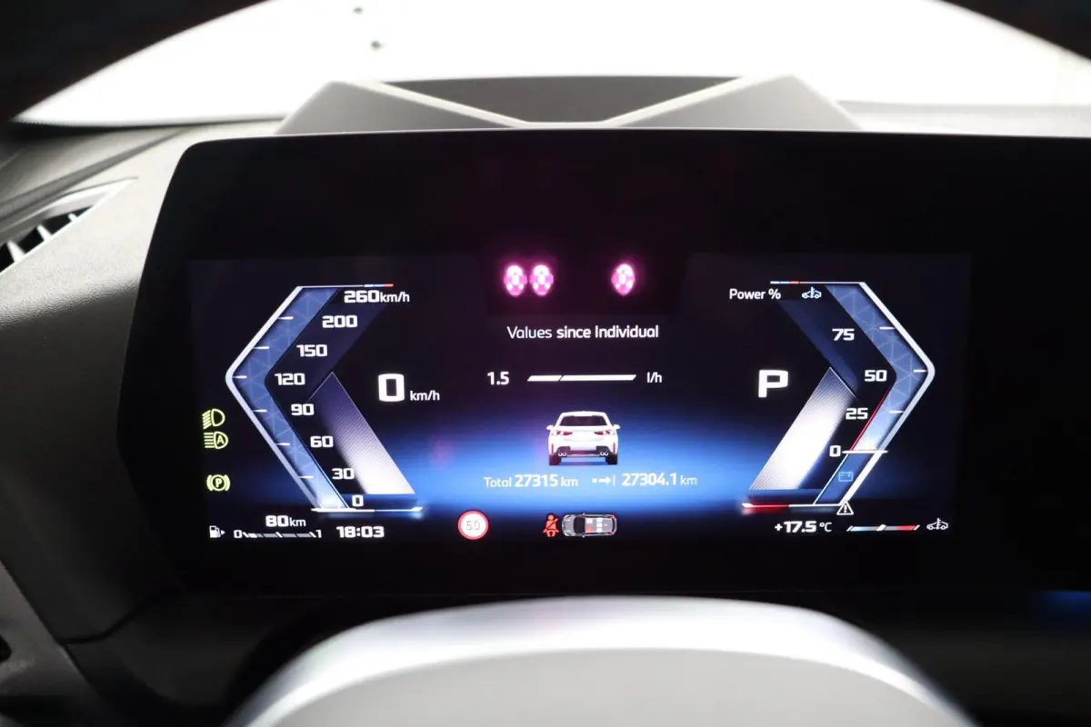 M135 xDrive Panoramadak | Iconic Glow | Parking Assistant Plus | Harman Kardon | Stoelverwarming | Head-Up Display