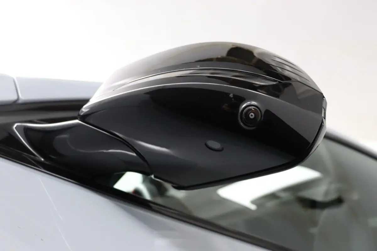M135 xDrive Panoramadak | Iconic Glow | Parking Assistant Plus | Harman Kardon | Stoelverwarming | Head-Up Display