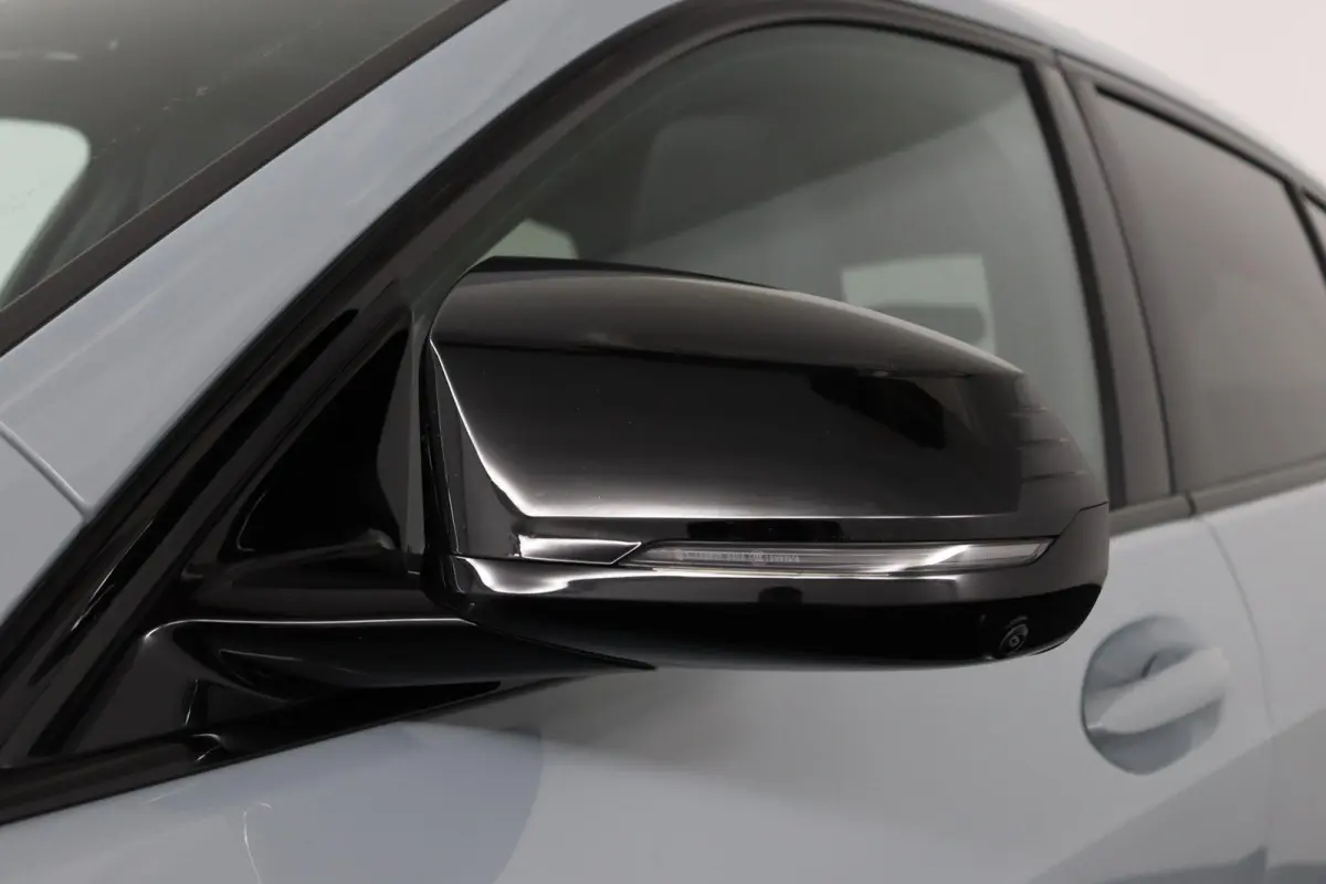 M135 xDrive Panoramadak | Iconic Glow | Parking Assistant Plus | Harman Kardon | Stoelverwarming | Head-Up Display