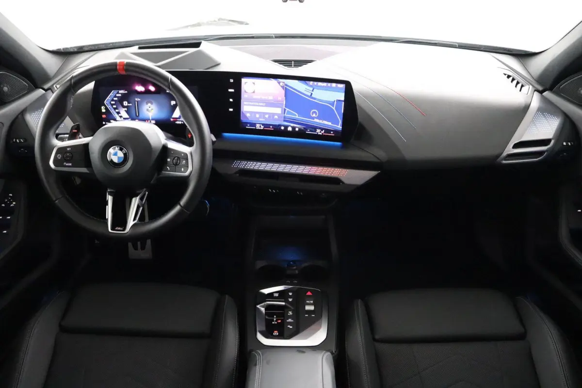 M135 xDrive Panoramadak | Iconic Glow | Parking Assistant Plus | Harman Kardon | Stoelverwarming | Head-Up Display