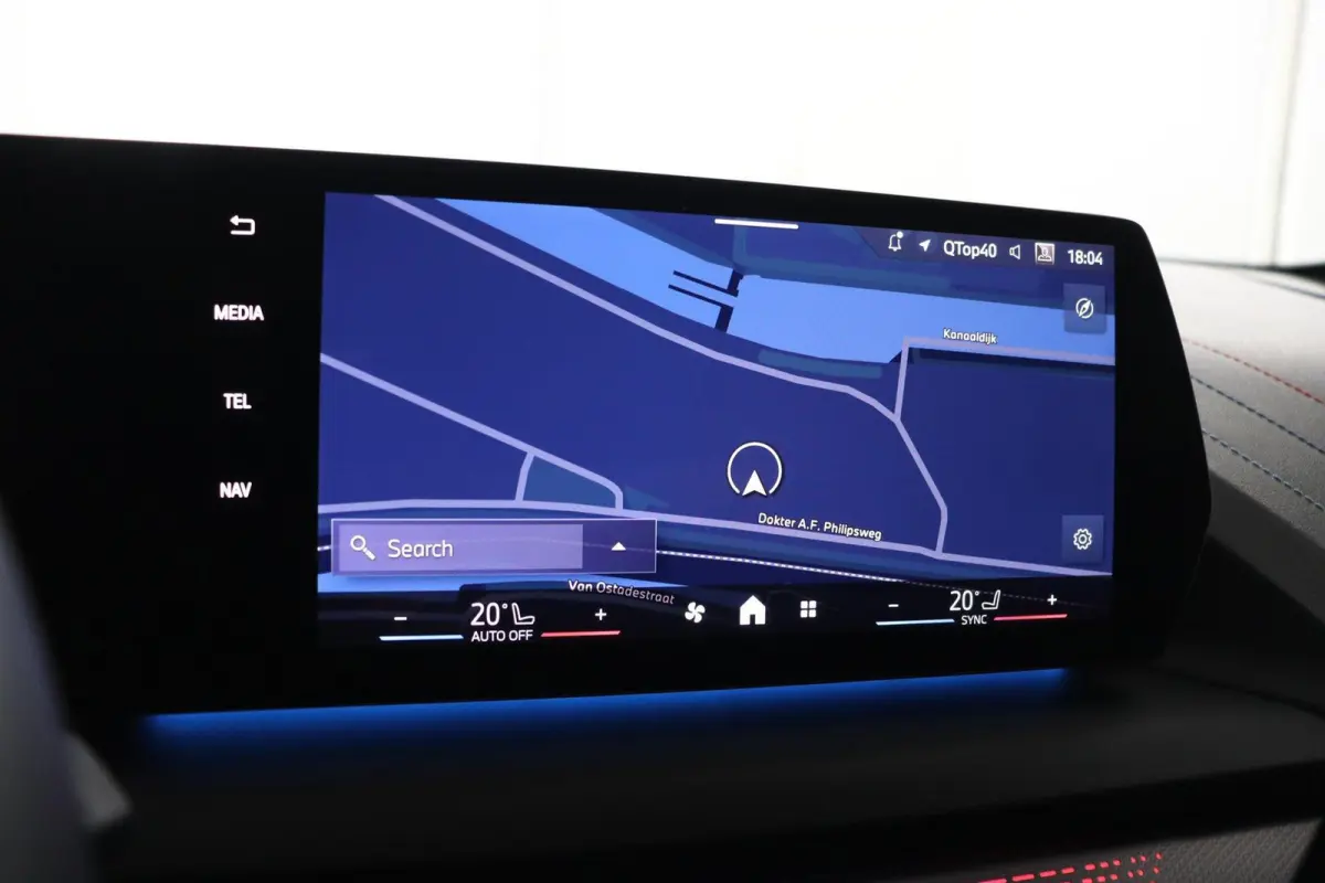 M135 xDrive Panoramadak | Iconic Glow | Parking Assistant Plus | Harman Kardon | Stoelverwarming | Head-Up Display
