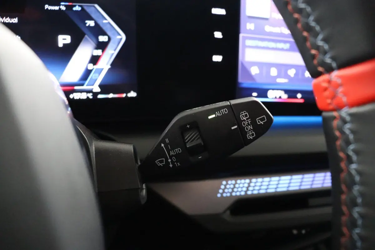 M135 xDrive Panoramadak | Iconic Glow | Parking Assistant Plus | Harman Kardon | Stoelverwarming | Head-Up Display