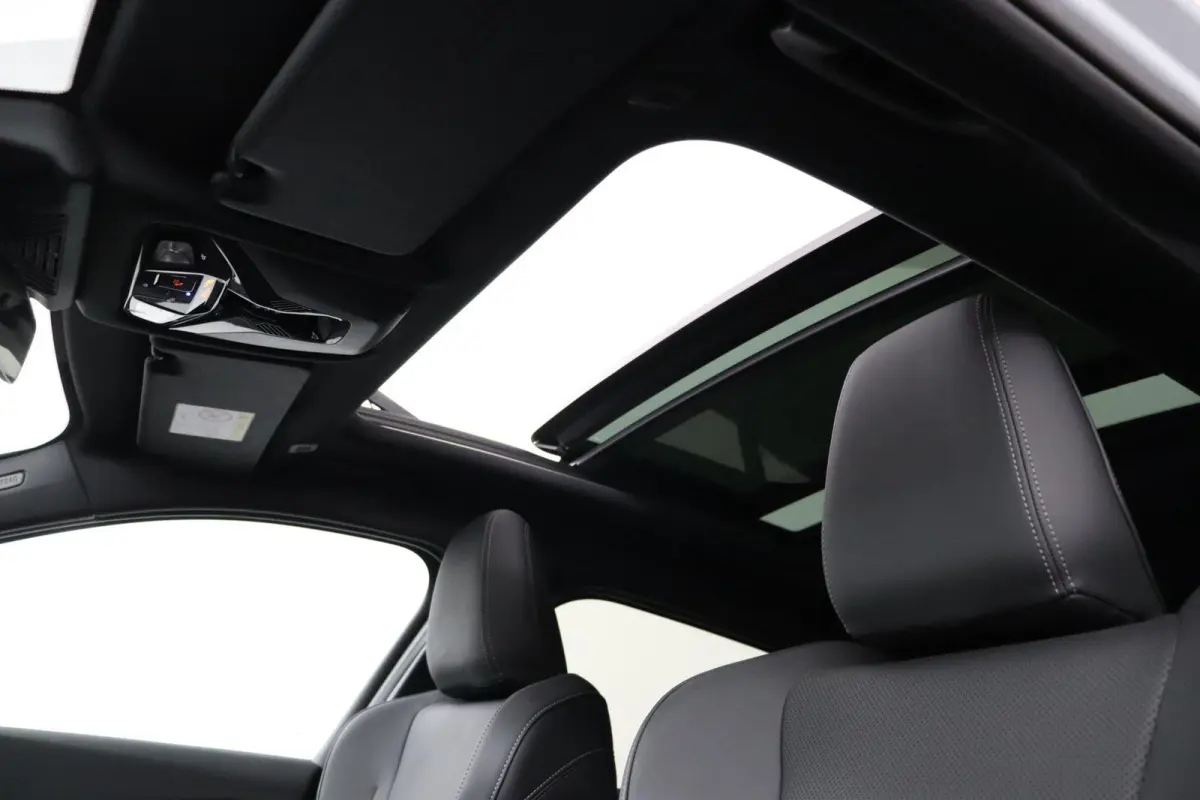 M135 xDrive Panoramadak | Iconic Glow | Parking Assistant Plus | Harman Kardon | Stoelverwarming | Head-Up Display