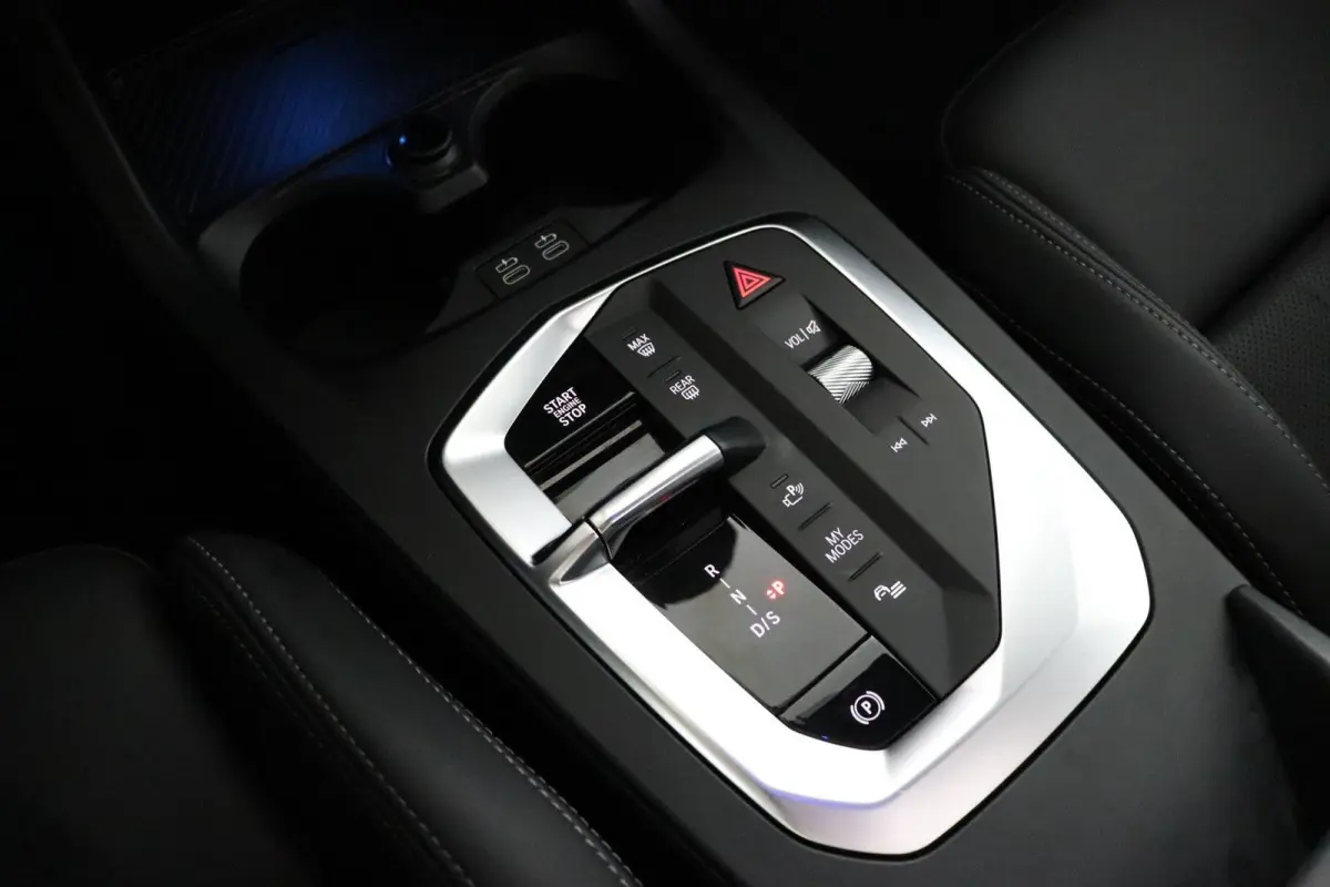 M135 xDrive Panoramadak | Iconic Glow | Parking Assistant Plus | Harman Kardon | Stoelverwarming | Head-Up Display