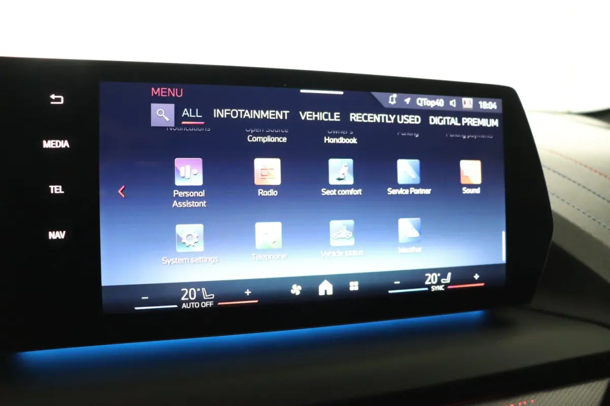 M135 xDrive Panoramadak | Iconic Glow | Parking Assistant Plus | Harman Kardon | Stoelverwarming | Head-Up Display