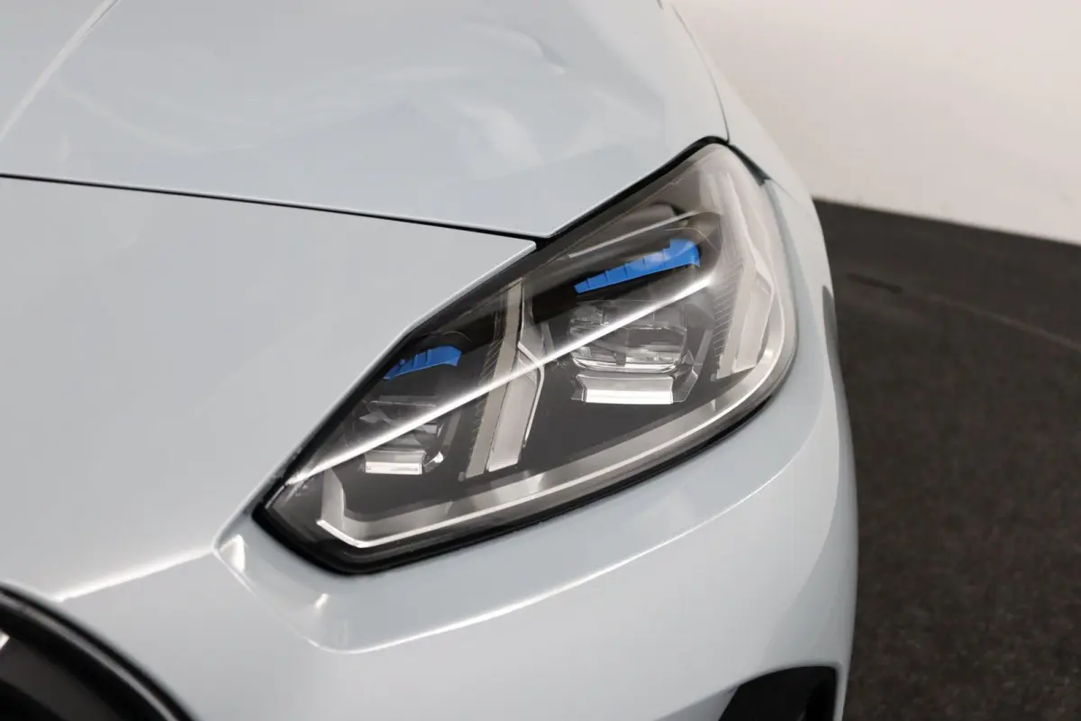 M135 xDrive Panoramadak | Iconic Glow | Parking Assistant Plus | Harman Kardon | Stoelverwarming | Head-Up Display