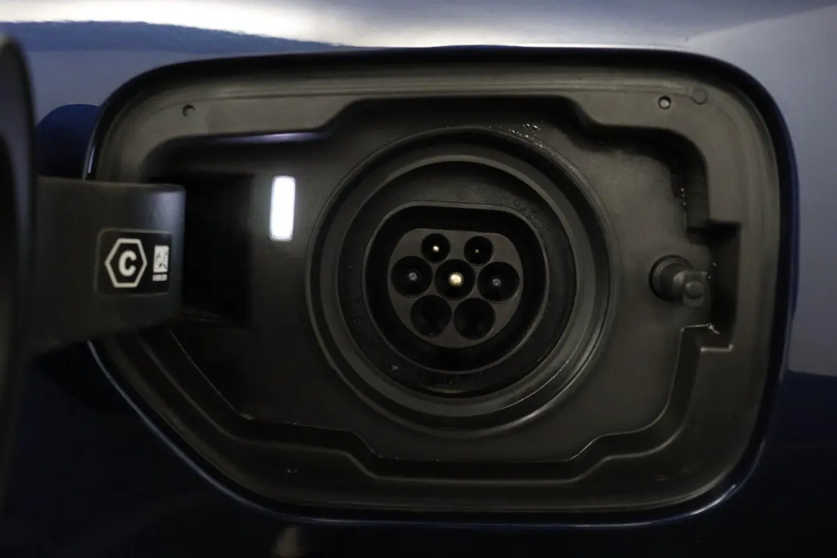 320e Business Edition Plus | SOH 95% | BMW Laserlicht | Head-Up Display | Stoelverwarming | HiFi | Actieve Cruise Control
