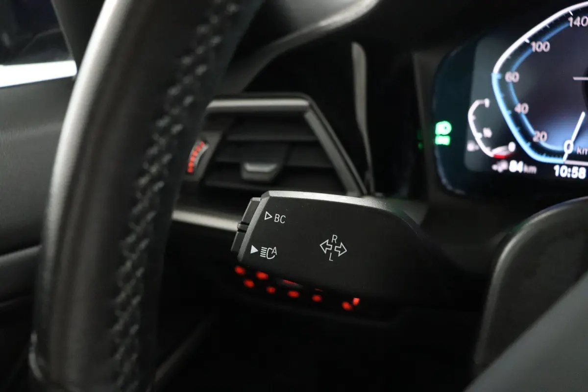320e Business Edition Plus | SOH 95% | BMW Laserlicht | Head-Up Display | Stoelverwarming | HiFi | Actieve Cruise Control