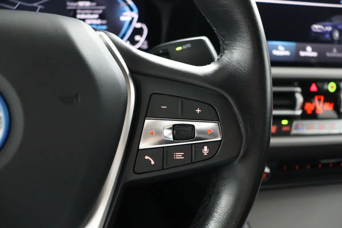 320e Business Edition Plus | SOH 95% | BMW Laserlicht | Head-Up Display | Stoelverwarming | HiFi | Actieve Cruise Control
