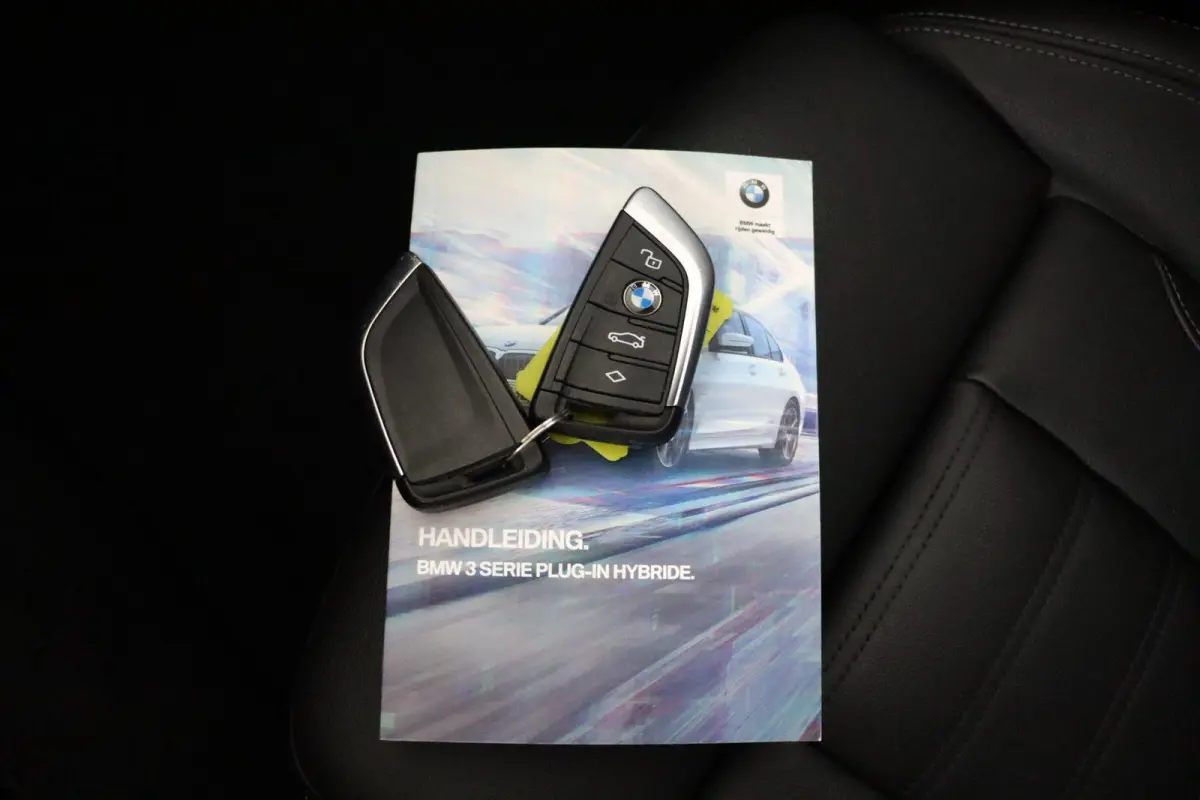 320e Business Edition Plus | SOH 95% | BMW Laserlicht | Head-Up Display | Stoelverwarming | HiFi | Actieve Cruise Control