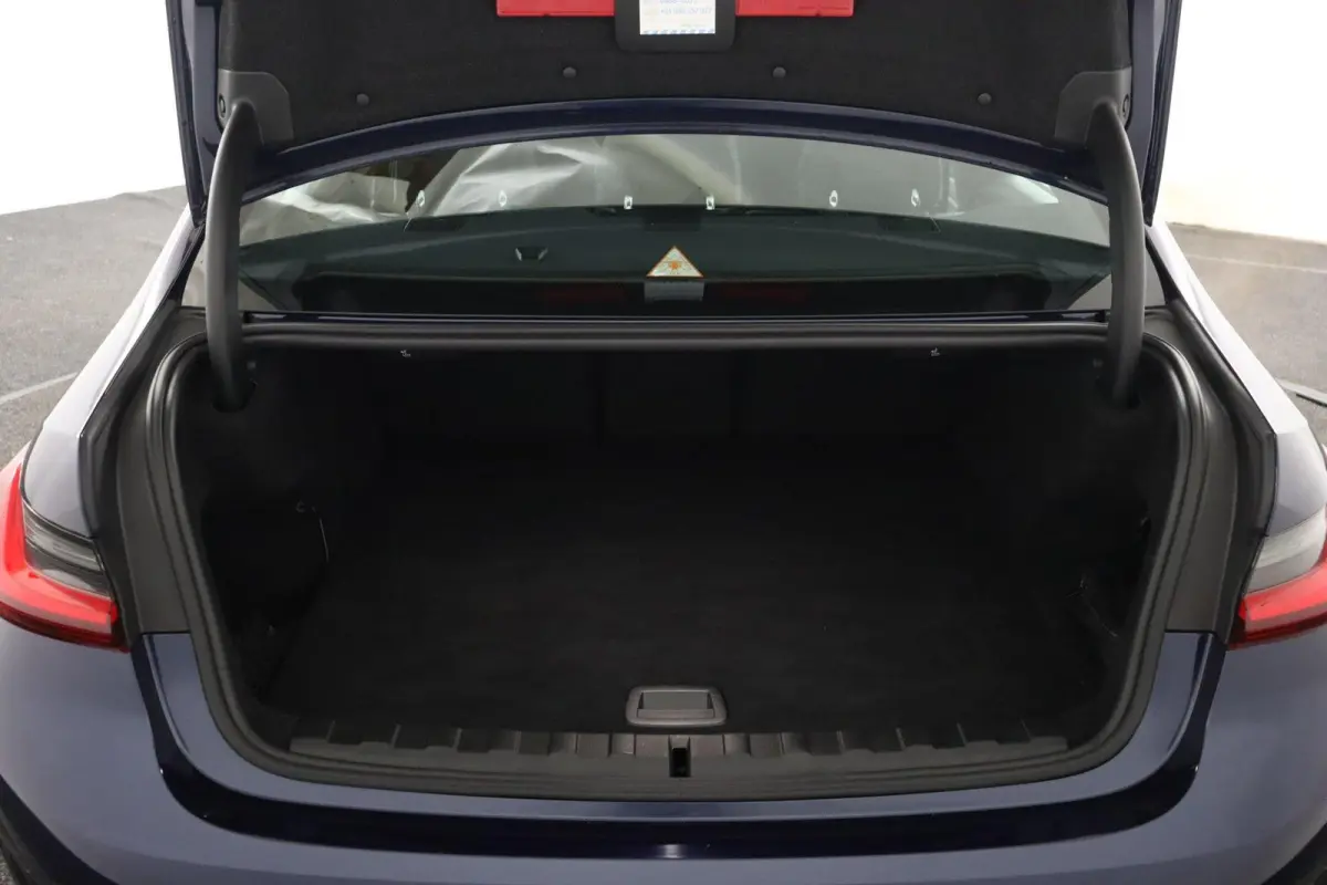 320e Business Edition Plus | SOH 95% | BMW Laserlicht | Head-Up Display | Stoelverwarming | HiFi | Actieve Cruise Control