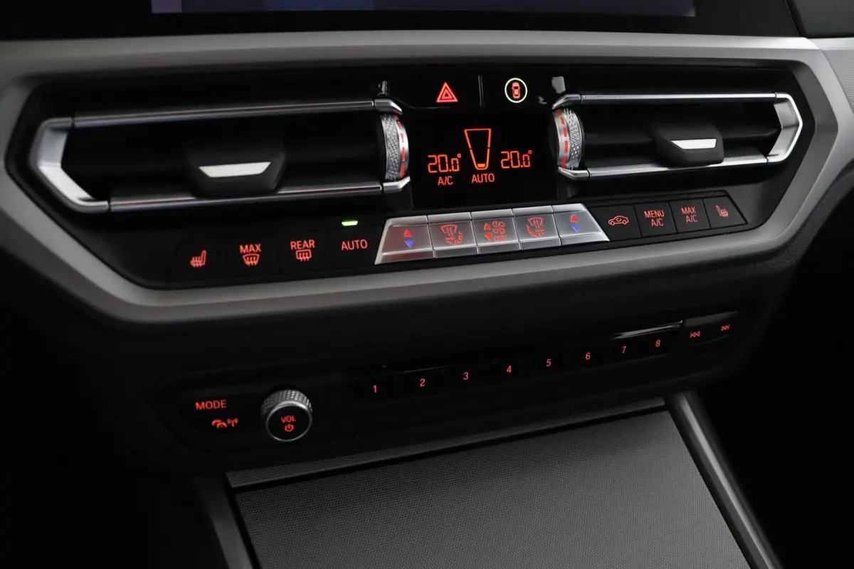 320e Business Edition Plus | SOH 95% | BMW Laserlicht | Head-Up Display | Stoelverwarming | HiFi | Actieve Cruise Control