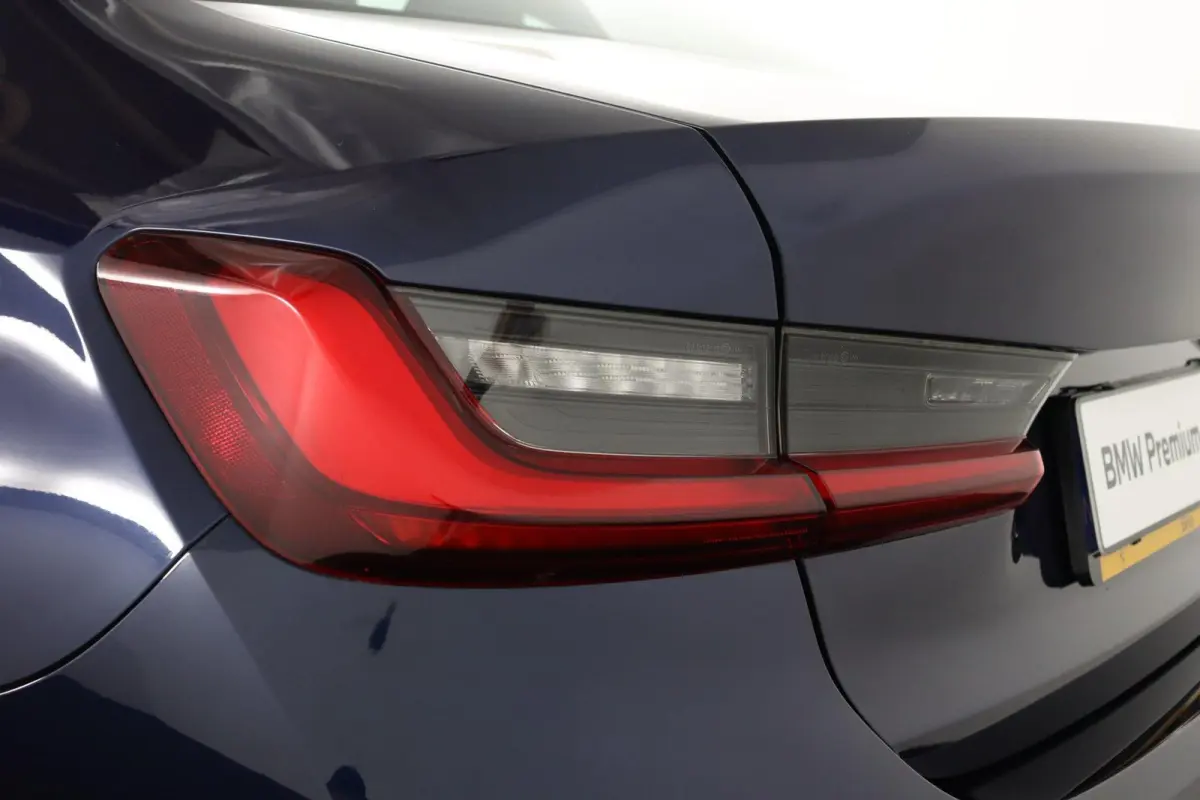 320e Business Edition Plus | SOH 95% | BMW Laserlicht | Head-Up Display | Stoelverwarming | HiFi | Actieve Cruise Control
