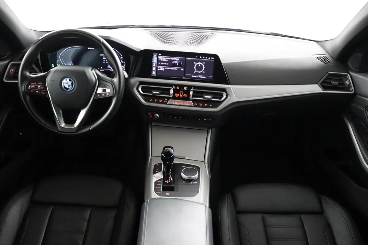 320e Business Edition Plus | SOH 95% | BMW Laserlicht | Head-Up Display | Stoelverwarming | HiFi | Actieve Cruise Control