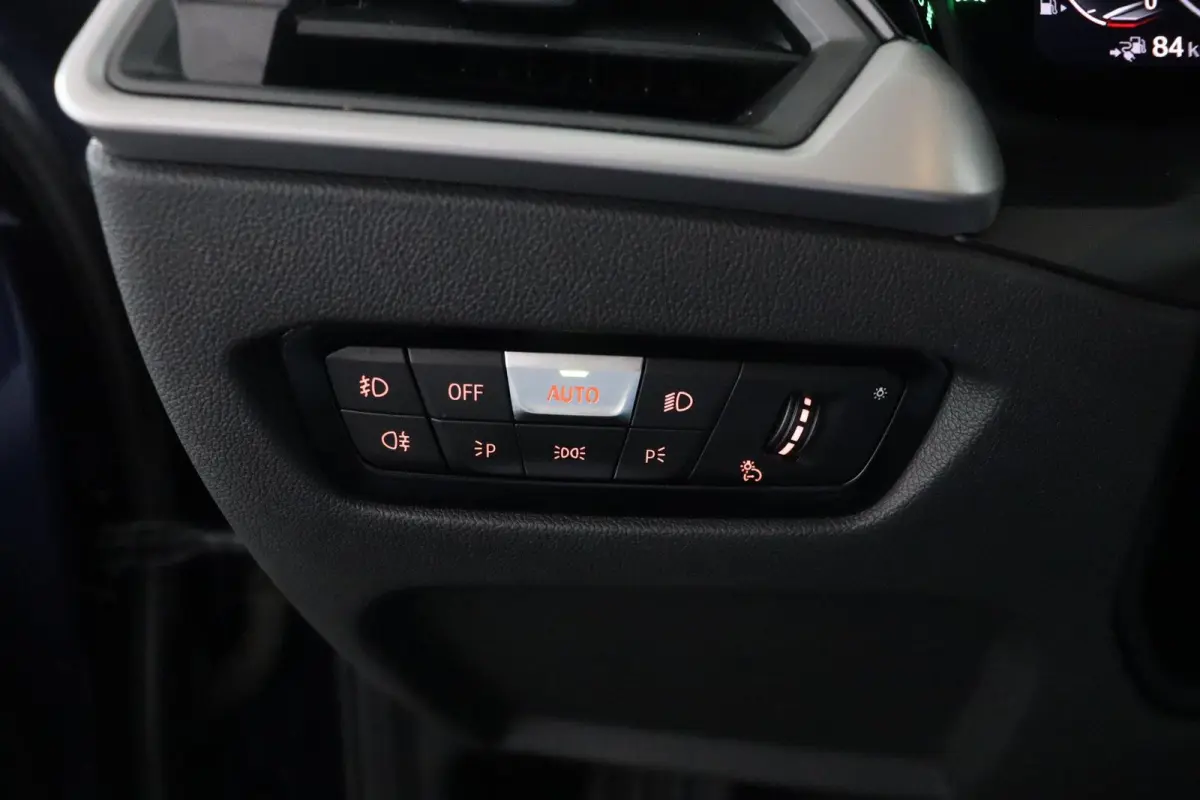 320e Business Edition Plus | SOH 95% | BMW Laserlicht | Head-Up Display | Stoelverwarming | HiFi | Actieve Cruise Control