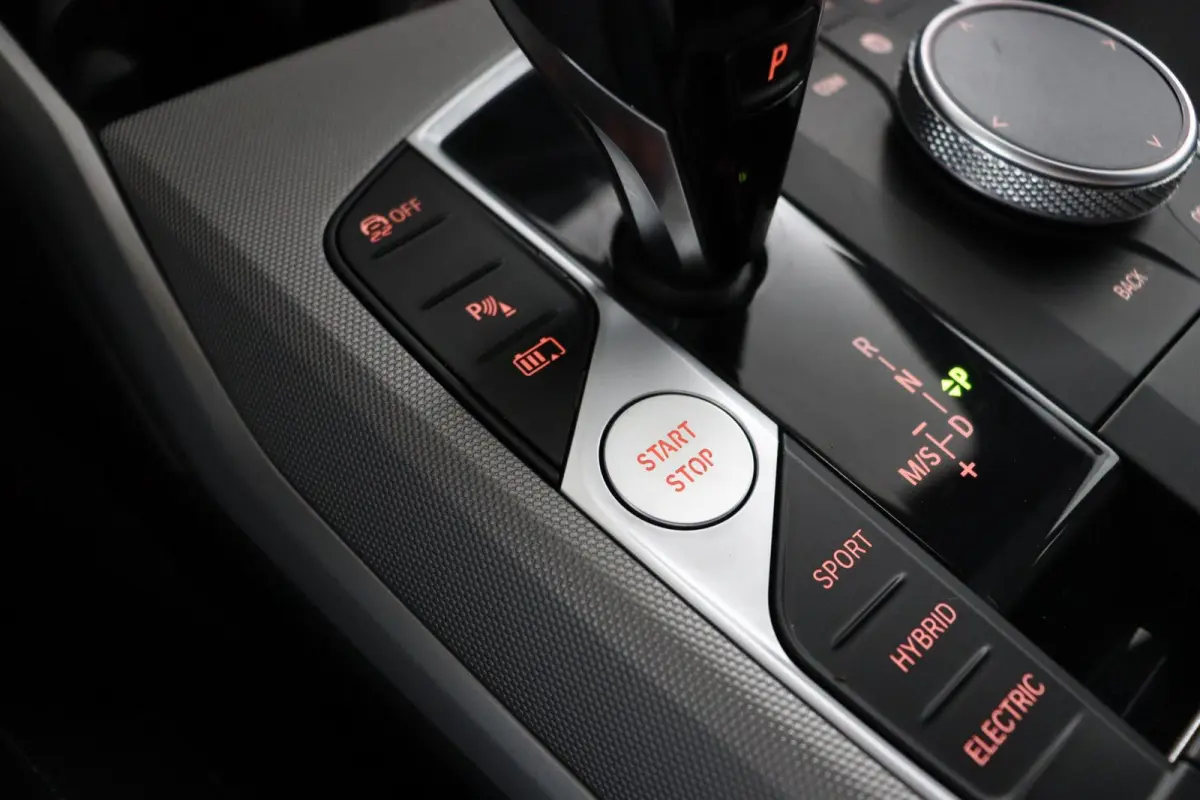 320e Business Edition Plus | SOH 95% | BMW Laserlicht | Head-Up Display | Stoelverwarming | HiFi | Actieve Cruise Control