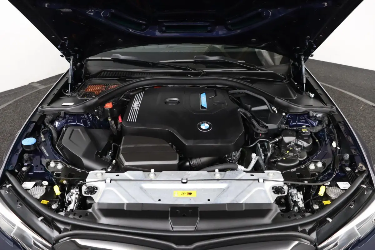 320e Business Edition Plus | SOH 95% | BMW Laserlicht | Head-Up Display | Stoelverwarming | HiFi | Actieve Cruise Control