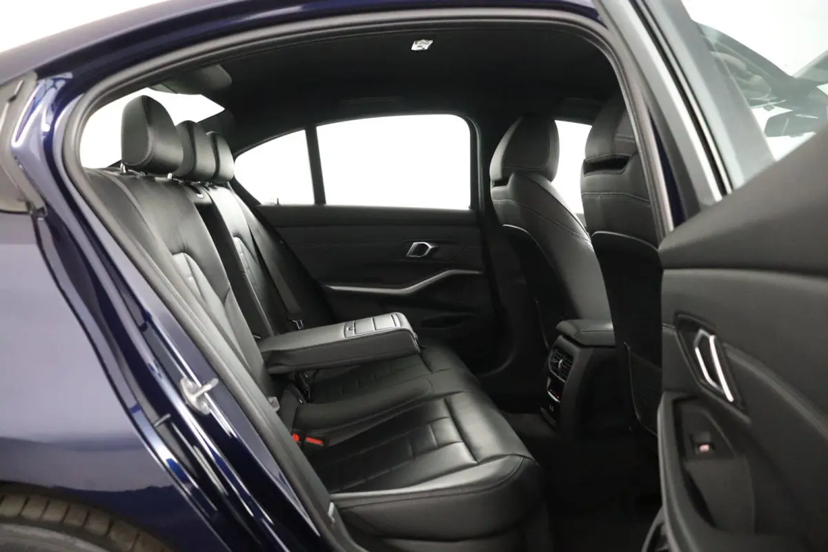 320e Business Edition Plus | SOH 95% | BMW Laserlicht | Head-Up Display | Stoelverwarming | HiFi | Actieve Cruise Control