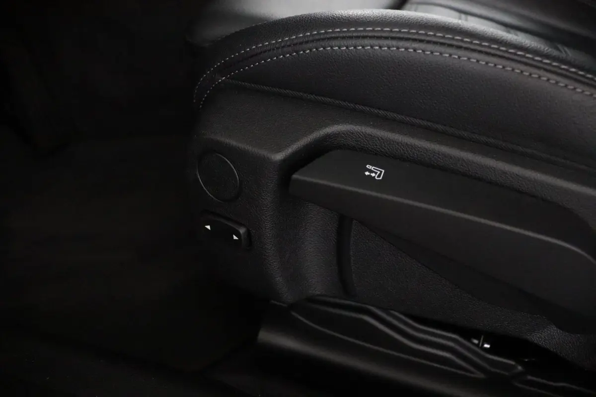 320e Business Edition Plus | SOH 95% | BMW Laserlicht | Head-Up Display | Stoelverwarming | HiFi | Actieve Cruise Control